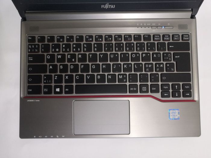 Ноутбук Fujitsu Lifebook E736 / 13.3" TN / Core i5-6300U (2(4) ядра по 2.4-3GHz) / 8GB DDR4 / 500GB HDD / HD Graphics 520 / WebCam б/в - зображення 5