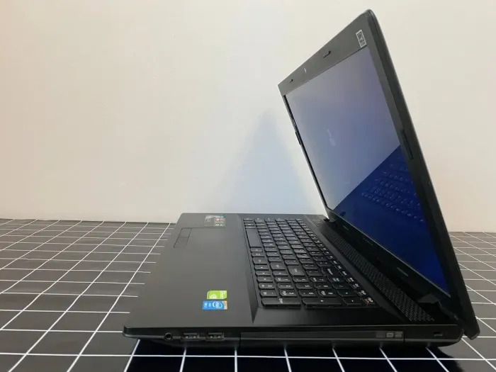 Ноутбук Б-клас Lenovo G710 / 17.3" (1600x900) TN / Intel Core i7-4702MQ (4 (8) ядра 2.2 - 3.2 GHz) / 8 GB DDR3 / 256 GB SSD / nVidia GeForce GT 720M, 2 GB DDR3, 64-bit / WebCam / DVD-RW / HDMI б/в - зображення 5