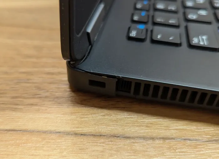 Ультрабук Б-клас Dell Latitude E7470 / 14" (1920x1080) IPS / Intel Core i5-6300U (2 (4) ядра по 2.4 - 3.0 GHz) / 8 GB DDR4 / 256 GB SSD / Intel HD Graphics 520 / WebCam / TouchID / Windows 10 б/в - зображення 3