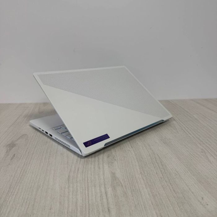 Ігровий ноутбук Б-класу Asus ROG Zephyrus G14 GA402RJ / 14" (2560x1600) IPS / AMD Ryzen 9 6900HS (8 (16) ядер по 3,3 - 4,9 ГГц) / 16 ГБ DDR5 / 1000 ГБ SSD NVMe / AMD Radeon RX 6700S, 8 ГБ GDDR6, 128-біт / Веб-камера б/в - зображення 5