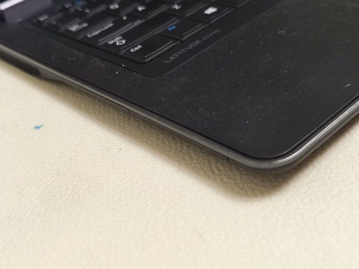 Ноутбук Dell Latitude E7440 / 14" (1920x1080) IPS Touch / Intel Core i7-4600U (2 (4) ядра по 2.1 - 3.3 GHz) / 8 GB DDR3 / 256 GB SSD / Intel HD Graphics 4400 / WebCam б/в - изображение 3