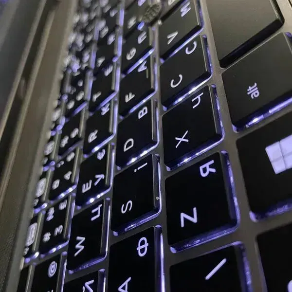 Ноутбук HP EliteBook 840 G3 / 14" (1920x1080) TN / Intel Core i5-6300U (2 (4) ядра по 2.4 - 3.0 GHz) / 16 GB DDR4 / 256 GB SSD / Intel HD Graphics 520 / TouchID / WebCam б/в - зображення 4