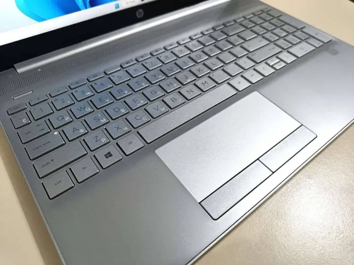 Ультрабук Б-клас HP Laptop 15-dw3033dx / 15.6" (1920x1080) IPS / Intel Core i3-1115G4 (2 (4) ядра по 4.1 GHz) / 16 GB DDR4 / 256 GB SSD / Intel UHD Graphics / WebCam / Windows 11 Pro б/в - зображення 3