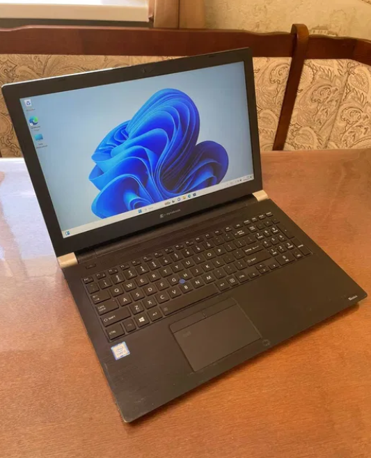 Ноутбук Б-клас Toshiba Dynabook TECRA A50-F / 15.6" (1920x1080) IPS / Intel Core i5-8250U (4 (8) ядра по 1.6 - 3.4 GHz) / 8 GB DDR4 / 256 GB SSD / Intel UHD Graphics 620 / WebCam б/в - зображення 2