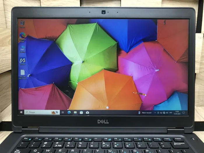 Ноутбук Б-клас Dell Latitude 5490 / 14" (1366x768) TN / Intel Core i5-8250U (4 (8) ядра по 1.6 - 3.4 GHz) / 8 GB DDR4 / 240 GB SSD / Intel UHD Graphics 620 / WebCam / Windows 10 б/в - зображення 3