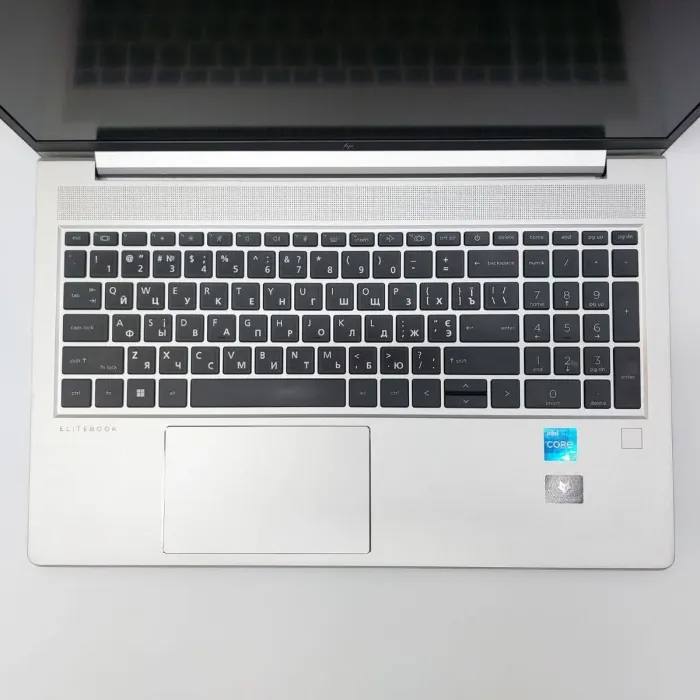 Ультрабук HP EliteBook 650 G9 / 15.6" (1920x1080) IPS / Intel Core i5-1235U (10 (12) ядер 3.3 - 4.4 GHz) / 16 GB DDR4 / 512 GB SSD M.2 / Intel Iris Xe Graphics / WebCam б/в - зображення 2