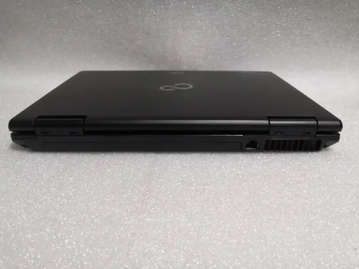 Ноутбук Fujitsu LifeBook S782 / 14" (1600x900) TN / Intel Core i5-3340M (2 (4) ядра по 2.7 - 3.4 GHz) / 4 GB DDR3 / 500 GB HDD / Intel HD Graphics 4000 / WebCam / DVD-ROM / DisplayPort б/в - зображення 8