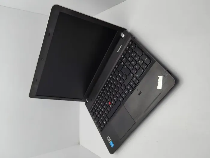 Ноутбук Lenovo E540 / 15.6" (1366x768) TN / Intel Core i5-4300M (2 (4) ядра по 2.6 - 3.3 GHz) / 6 GB DDR3 / 500 GB HDD / Intel HD Graphics 4600 / WebCam б/в - зображення 4