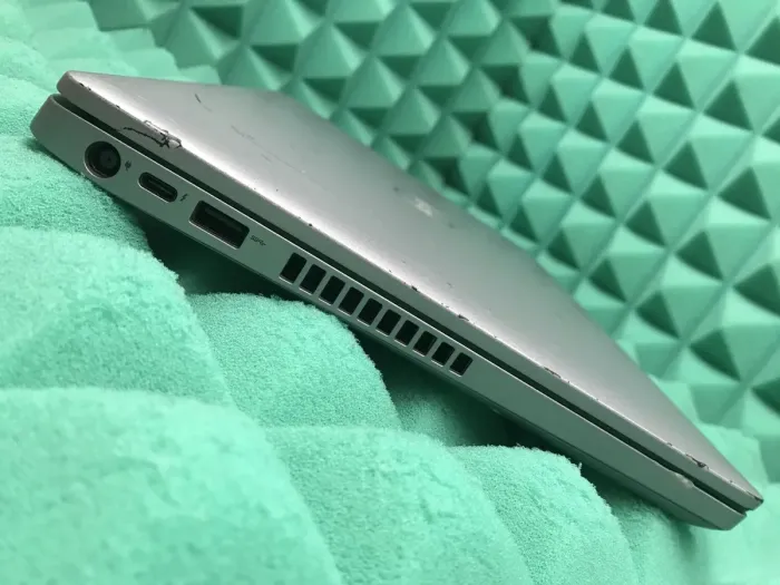 Ультрабук Б-клас Dell Latitude 5410 / 14" (1920x1080) IPS Touch / Intel Core i5-10310U (4 (8) ядра по 1.7 - 4.4 GHz) / 8 GB DDR4 / 256 GB SSD M.2 / Intel UHD Graphics / WebCam / USB 3.1 / HDMI / Windows 10 б/в - зображення 5