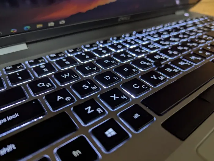 Мобільна робоча станція Dell Precision 3550 / 15,6" (1920x1080) IPS Touch / Intel Core i7-10610U (4 (8) ядра по 1,8 - 4,9 ГГц) / 16 ГБ DDR4 / 512 ГБ SSD / nVidia Quadro P520, 2 ГБ GDDR5, 64-біт / Веб-камера / Windows 10 б/в - зображення 6