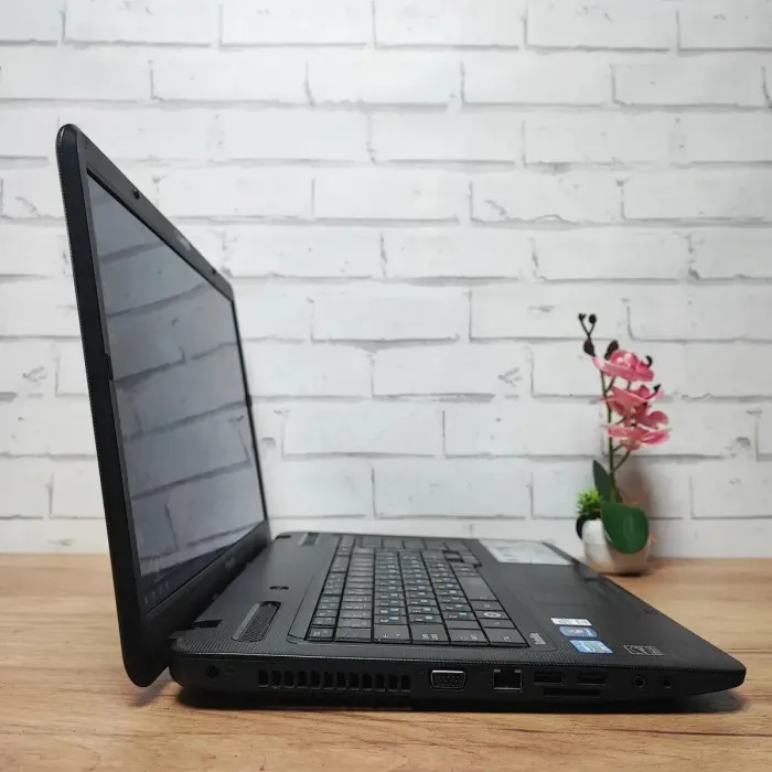 Ноутбук Toshiba Satellite C670-19E / 17.3" (1600x900) TN / Intel Core i5-2450M (2 (4) ядра по 2.5 - 3.1 GHz) / 8 GB DDR3 / 128 GB SSD / Intel HD Graphics 3000 / WebCam / DVD-ROM б/в - зображення 8