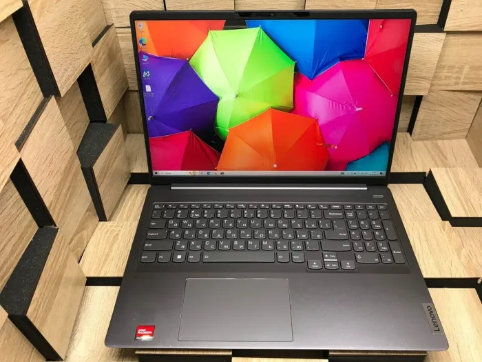 Ігровий ноутбук Б-клас Lenovo IdeaPad 5 Pro 16ARH7 / 16" (2560x1600) IPS / AMD Ryzen 7 6800HS (8 (16) ядер по 3.2 - 4.7 GHz) / 16 GB DDR5 / 256 GB SSD M.2 / nVidia GeForce RTX 3050, 4 GB GDDR6, 128-bit б/в - зображення 2