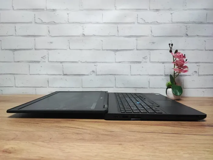 Ноутбук Dell Latitude 5580 / 15.6" (1920x1080) TN / Intel Core i5-6300U (2 (4) ядра по 2.4 - 3.0 GHz) / 8 GB DDR4 / 128 GB SSD / Intel HD Graphics 520 / WebCam б/в - зображення 5