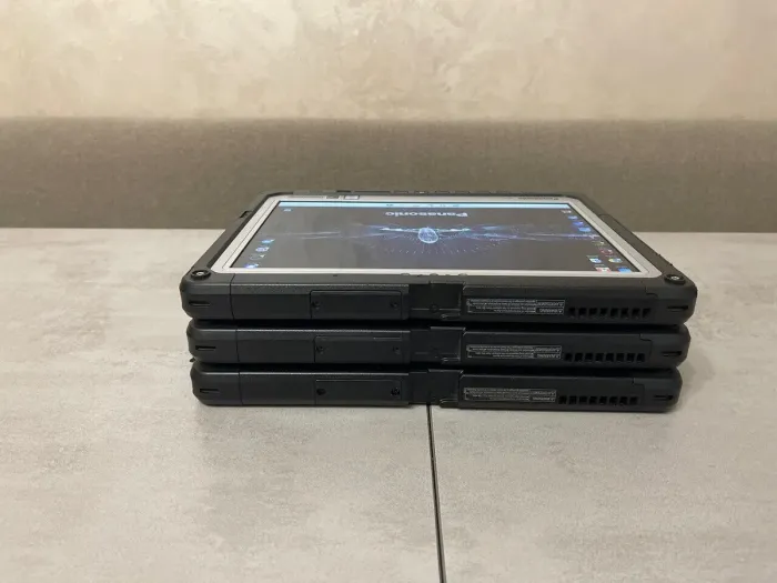 Захищений планшет Panasonic Toughbook CF-33 / 12" (2160x1440) IPS Touch / Intel Core i5-7300U (2 (4) ядра по 2.6 - 3.5 GHz) / 8 GB DDR3 / 128 GB SSD / Intel HD Graphics 620 / WebCam / Стилус / Два АКБ / Без клавіатури б/в - зображення 4