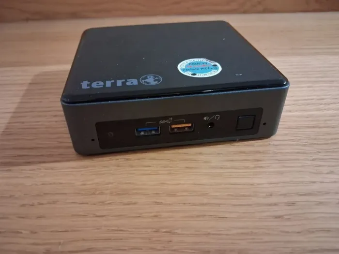 Неттоп Terra PC-Mini 5000 Silent Greenline 1009678 USFF / Intel Core i3-8109U (2 (4) ядра по 3.0 -3.6 GHz) / 16 GB DDR4 / 256 GB SSD / Intel UHD Graphics 630 / HDMI / Блок живлення в комплекті б/в - зображення 2