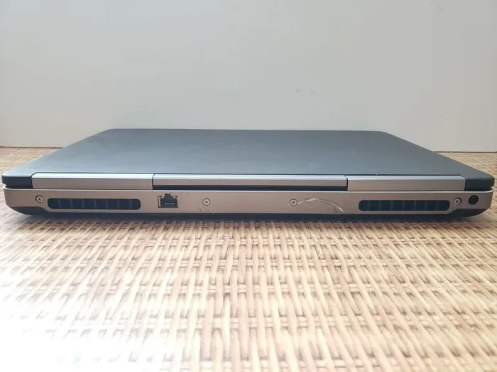 Мобільна робоча станція Dell Precision 7520 / 15.6" (1920x1080) TN / Intel Core i7-6820HQ (4 (8) ядра по 2.7 - 3.6 GHz) / 32 GB DDR4 / 256 GB SSD M.2 + 750 GB HDD / nVidia Quadro M1200, 4 GB GDDR5, 128-bit / WebCam б/в - зображення 6