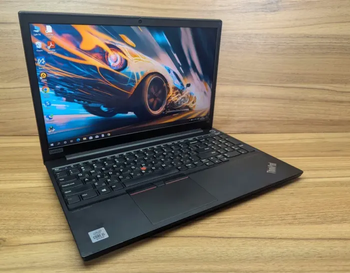 Ноутбук Lenovo ThinkPad E15 / 15.6" (1920x1080) IPS / Intel Core i5-10210U (4 (8) ядра по 1.6 - 4.2 GHz) / 16 GB DDR4 / 240 GB SSD / Intel UHD Graphics / WebCam / Windows 10 б/в - зображення 4