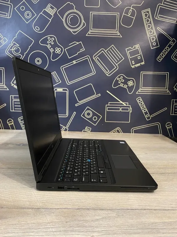 Ультрабук Б-клас Dell Latitude 5590 / 15.6" (1920x1080) TN / Intel Core i5-8350U (4 (8) ядра по 1.7 - 3.6 GHz) / 8 GB DDR4 / 256 GB SSD / Intel UHD Graphics 620 / WebCam / Win 10 б/в - зображення 4