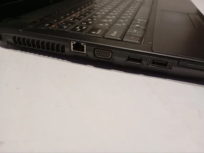Ноутбук Б-клас Lenovo G560 / 15.6" (1366x768) TN / Intel Pentium P6200 (2 ядра по 2.13 GHz) / 8 GB DDR3 / 500 GB HDD / Intel HD Graphics / WebCam / АКБ не тримає б/в - зображення 6