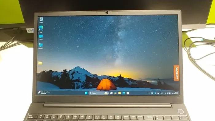 Ультрабук Б-клас Lenovo ThinkPad E15 Gen 2 / 15.6" (1920x1080) IPS / Intel Core i5-1135G7 (4 (8) ядра по 2.4 - 4.2 GHz) / 8 GB DDR4 / 256 GB SSD / Intel Iris Xe Graphics / WebCam б/в - зображення 6