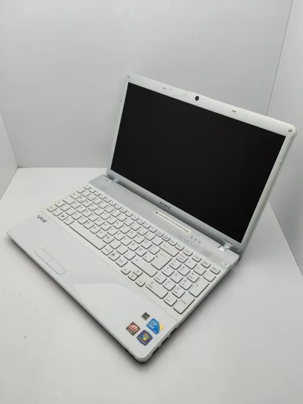 Ноутбук Sony VPC156 / 15.6" (1366x768) TN / Intel Core i3-350M (2 (4) ядра по 2.26 GHz) / 6 GB DDR3 / 320 GB HDD / AMD Mobility Radeon HD 5000 / WebCam б/в - зображення 4