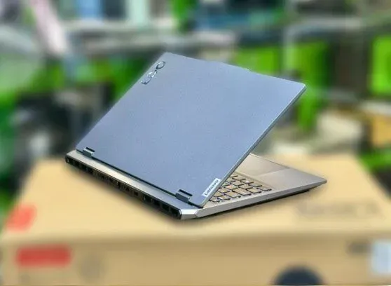 Ігровий ноутбук Lenovo LOQ 15ARP9 / 15.6" (1920x1080) IPS / AMD Ryzen 7 7435HS (8 (16) ядер по 3.1 - 4.5 GHz) / 24 GB DDR5 / 1000 GB SSD M.2 / nVidia GeForce RTX 4070, 8 GB GDDR6, 128-bit / WebCam / Win 11 Home б/в - зображення 5