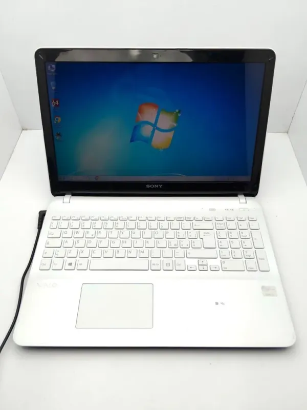 Ноутбук Б-клас Sony Vaio SVF156 / 15.6" (1366x768) TN / Intel Core i3-3217U (2 (4) ядра по 1.8 GHz) / 6 GB DDR3 / 500 GB HDD / nVidia GeForce GT 740M, 1 GB GDDR3, 128-bit / WebCam / АКБ не тримає б/в - зображення 2