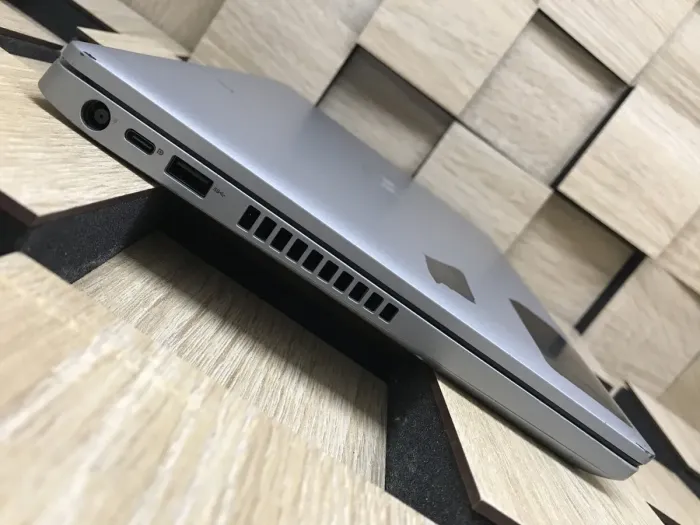 Ультрабук Б-клас Dell Latitude 5410 / 14" (1920x1080) IPS Touch / Intel Core i5-10210U (4 (8) ядра по 1.6 - 4.2 GHz) / 8 GB DDR4 / 256 GB SSD M.2 / Intel UHD Graphics / WebCam / USB 3.1 / HDMI / Windows 10 б/в - зображення 5