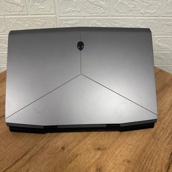 Ігровий ноутбук Б-клас Dell Alienware m17 / 17.3" (1920x1080) IPS / Intel Core i7-8750H (6 (12) ядер по 2.2 - 4.1 GHz) / 16 GB DDR4 / 128 GB SSD NVMe + 1000 GB HDD / nVidia GeForce RTX 2070 Max-Q, 8 GB GDDR6, 256-bit / WebCam б/в - зображення 3