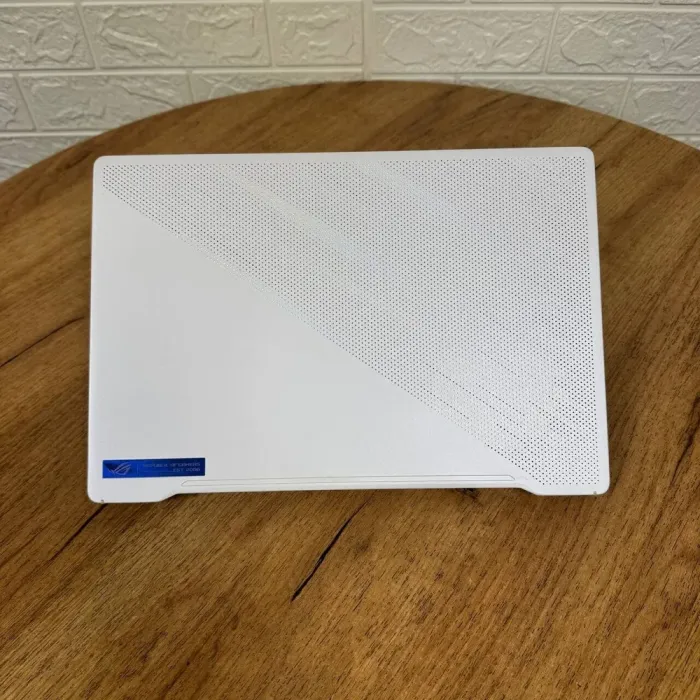 Ігровий ультрабук Asus ROG Zephyrus G14 GA401IV / 14" (1920x1080) IPS / AMD Ryzen 7 4800HS (8 (16) ядер по 2.9 - 4.2 GHz) / 16 GB DDR4 / 512 GB SSD NVMe / nVidia GeForce RTX 2060 Max-Q, 6 GB GDDR6, 192-bit б/в - зображення 3