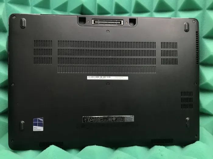 Ультрабук Б-клас Dell Latitude E7470 / 14" (1920x1080) IPS / Intel Core i7-6600U (2 (4) ядра по 2.6 - 3.4 GHz) / 8 GB DDR4 / 256 GB SSD M.2 / Intel HD Graphics 520 / WebCam / Fingerprint / HDMI / Windows 10 ліцензія б/в - зображення 9