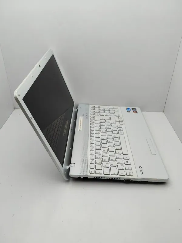 Ноутбук Sony VPC156 / 15.6" (1366x768) TN / Intel Core i3-350M (2 (4) ядра по 2.26 GHz) / 6 GB DDR3 / 320 GB HDD / AMD Mobility Radeon HD 5000 / WebCam б/в - зображення 5