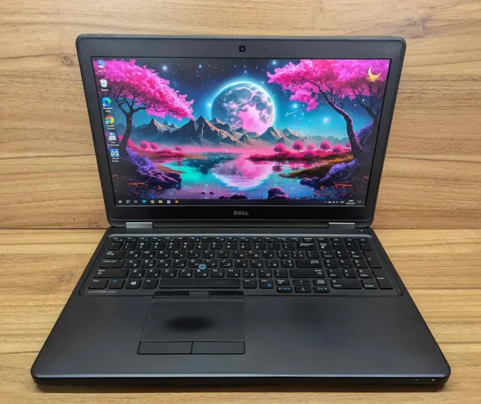 Ноутбук Б-клас Dell Latitude E5550 / 15.6" (1920x1080) IPS / Intel Core i5-5300U (2 (4) ядра по 2.3 - 2.9 GHz) / 8 GB DDR3 / 240 GB SSD / Intel HD Graphics 5500 / WebCam / Windows 10 б/в - зображення 2