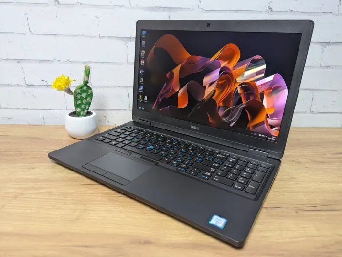 Ноутбук Б-клас Dell Latitude 5580 / 15.6" (1920x1080) TN / Intel Core i5-6300U (2 (4) ядра по 2.4 - 3.0 GHz) / 8 GB DDR4 / 128 GB SSD / Intel HD Graphics 520 / WebCam б/в - зображення 5