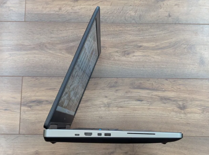 Ноутбук Dell Precision 7720 / 17.3" (1920x1080) IPS / Intel Core i5-7300HQ (4 ядра по 2.5 - 3.5 GHz) / 8 GB DDR4 / 128 GB SSD + 750 GB HDD / Intel UHD Graphics 630 / WebCam б/в - изображение 4