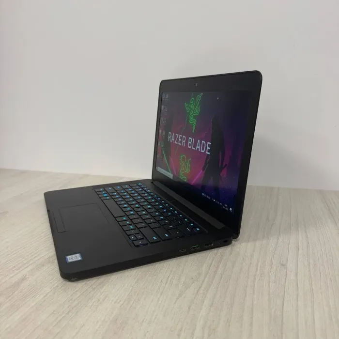 Ігровий ноутбук Б-класу Razer Blade 14 RZ09-0195 / 14" (1920x1080) IPS / Intel Core i7-7700HQ (4 (8) ядра по 2,8 - 3,8 ГГц) / 16 ГБ DDR4 / 512 ГБ SSD NVMe / nVidia GeForce GTX 1060, 6 ГБ GDDR5, 192-біт / Веб-камера б/в - изображение 5