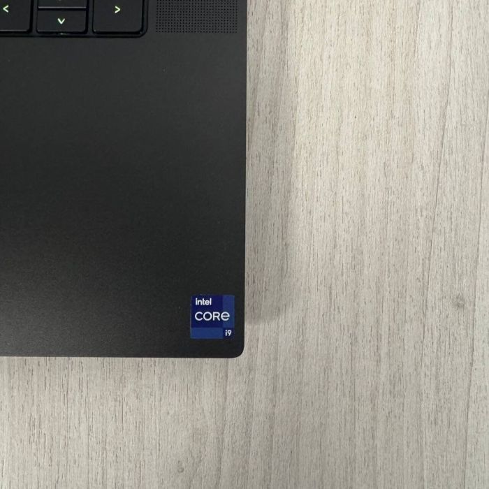 Ігровий ноутбук Razer Blade 16 RZ09-0510 / 16" (2560x1600) IPS / Intel Core i9-14900HX (24 (32) ядра по 2,2 - 5,7 ГГц) / 32 ГБ DDR5 / 2000 ГБ SSD NVMe / nVidia GeForce RTX 4090, 16 ГБ GDDR6, 256-біт / Веб-камера б/в - изображение 4