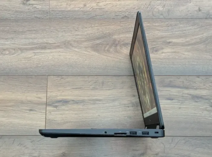 Ігровий ноутбук Dell Precision 3510 / 15.6" (1920x1080) IPS / Intel Core i7-6820HQ (4 (8) ядра по 2.7 - 3.6 GHz) / 8 GB DDR4 / 512 GB SSD / AMD Radeon R9 M360, 2 GB GDDR5, 128-bit / WebCam / Win 11 б/в - зображення 5