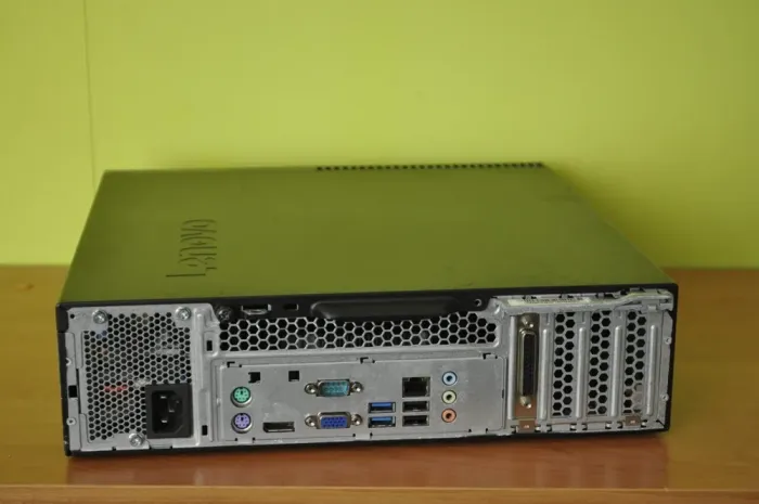 Комп'ютер Lenovo ThinkCentre M700 SFF / Intel Core i5-6400 (4 ядра по 2.7 - 3.3 GHz) / 8 GB DDR4 / 250 GB HDD / Intel HD Graphics 530 / DVD-ROM / Без OC б/в - зображення 6