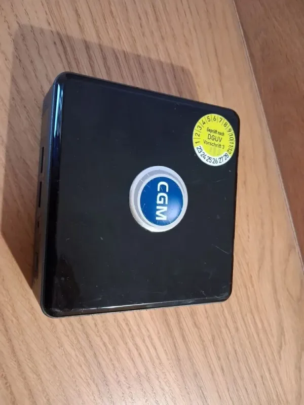 Неттоп Intel NUC NUC8BEK USFF / Intel Core i5-8259U (4 (8) ядра по 2.3 - 3.8 GHz) / 16 GB DDR4 / 256 GB SSD M.2 / Intel Iris Plus Graphics 655 / USB 3.1 / HDMI / Wi-Fi б/в - зображення 5