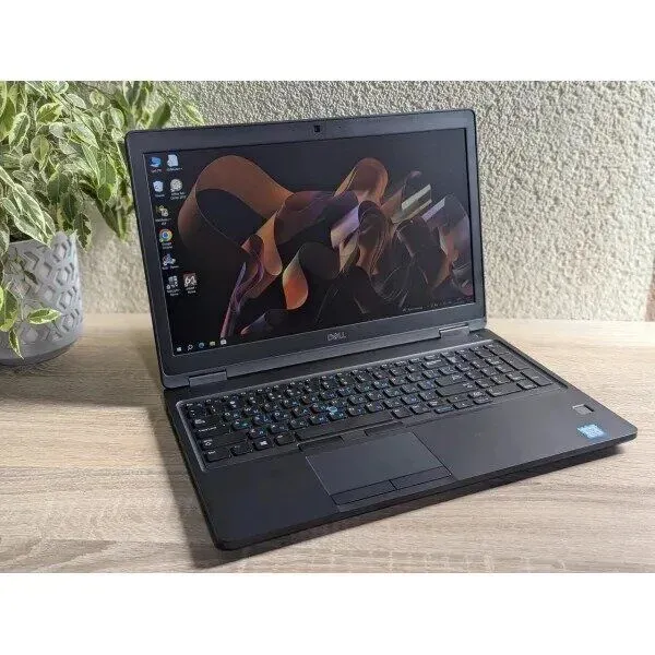 Ноутбук Dell Latitude 5590 / 15.6" (1920x1080) TN / Intel Core i5-8350U (4 (8) ядра по 1.7 - 3.6 GHz) / 16 GB DDR4 / 256 GB SSD / nVidia GeForce MX130, 2 GB GDDR5, 64-bit / WebCam б/в - зображення 3