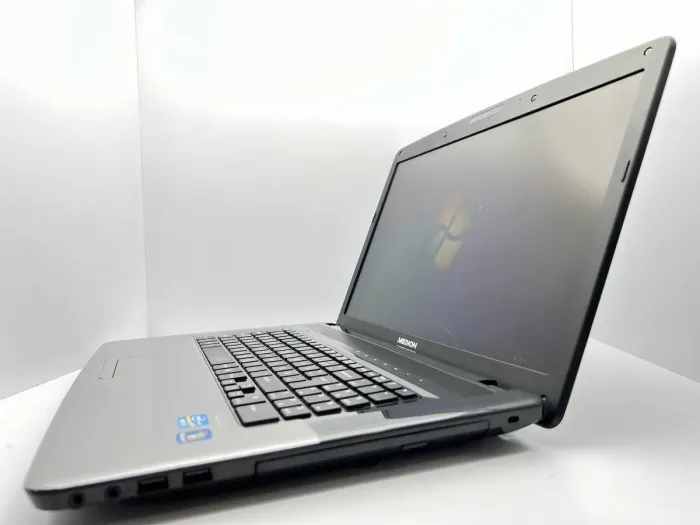 Ноутбук Б-клас Medion Akoya E7220/ 17.3" (1600x900) TN / Intel Core i3-2310M (2 (4) ядра по 2.1 GHz) / 4 GB DDR3 / 500 GB HDD / Intel HD Graphics 3000 / WebCam / USB 3 б/в - зображення 4