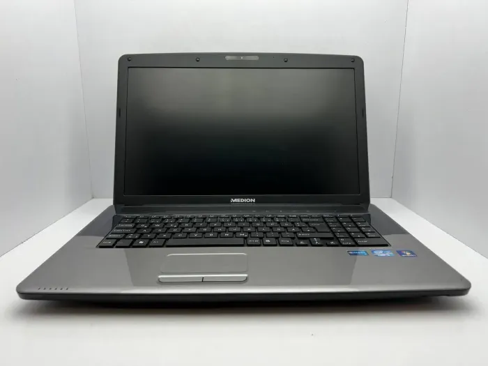 Ноутбук Medion Akoya E7220 / 17.3" (1600x900) TN / Intel Core i3-2310M (2 (4) ядра по 2.1 GHz) / 4 GB DDR3 / 750 GB HDD / Intel HD Graphics 3000 / WebCam / АКБ відсутня б/в - зображення 2