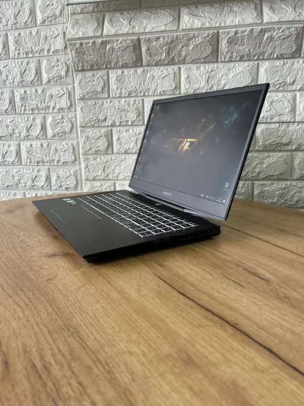 Ігровий ноутбук Б-клас Gigabyte Aorus 15-X9 / 15.6" (1920x1080) IPS / Intel Core i7-8750H (6 (12) ядер по 2.2 - 4.1 GHz) / 16 GB DDR4 / 512 GB SSD / nVidia GeForce RTX 2070, 8 GB GDDR6, 256-bit / WebCam б/в - зображення 5