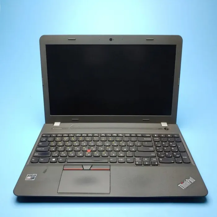 Ноутбук Lenovo ThinkPad E565 / 15.6" (1366x768) TN / AMD A6-8500P (2 ядра по 1.6 - 3.0 GHz) / 8 GB DDR3 / 240 GB SSD / AMD Radeon R5 Graphics / WebCam / DVD-ROM / Win 10 Pro б/в - зображення 2