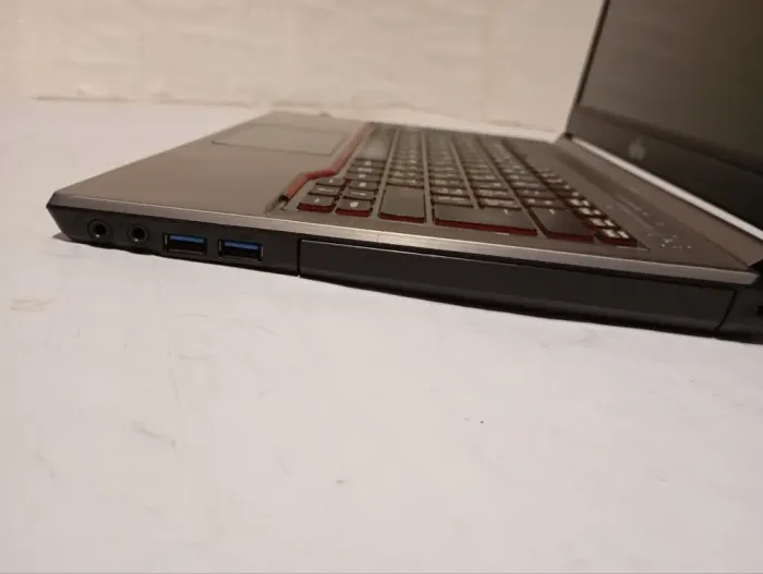 Ноутбук Б-клас Fujitsu LifeBook E744 / 14" (1600x900) TN / Intel Core i5-4310M (2 (4) ядра по 2.7 - 3.4 GHz) / 8 GB DDR3 / 128 GB SSD / Intel HD Graphics 4600 / WebCam б/в - зображення 6