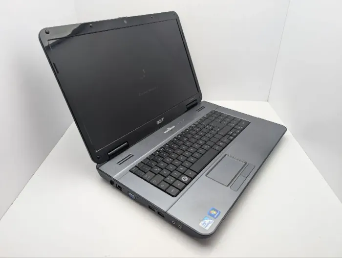 Ноутбук Acer Aspire 7715Z / 17.3" (1600x900) TN / Intel Pentium T4500 (2 ядра по 2.3 GHz) / 4 GB DDR3 / 250 GB HDD / Intel Graphics / WebCam / DVD-ROM / АКБ не тримає заряд б/в - зображення 6
