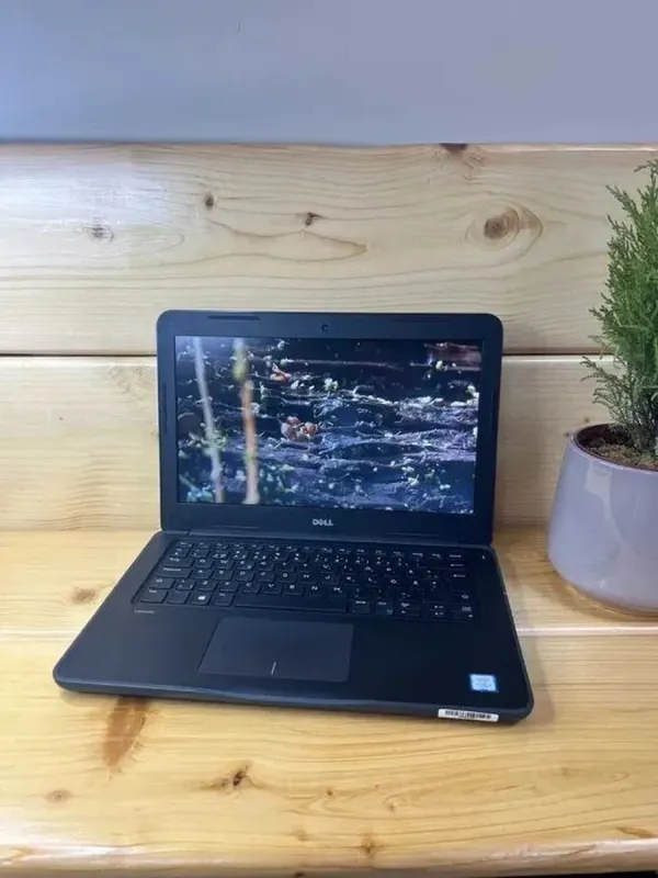 Ноутбук Dell Latitude 3380 / 13.3" (1366x768) TN / Intel Core i3-6006U (2 (4) ядра по 2.0 GHz) / 8 GB DDR4 / 128 GB SSD / Intel HD Graphics 520 / WebCam / HDMI / Windows 10 Pro  б/в - зображення 3