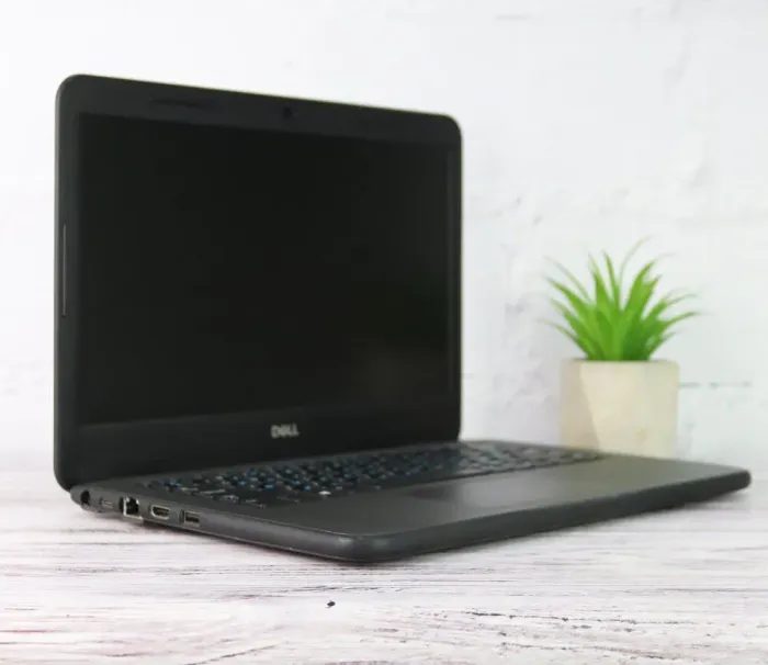 Ультрабук Dell Latitude 3310 / 13.3" (1366x768) TN / Intel Core i5-8265U (4 (8) ядра по 1.6 - 3.9 GHz) / 8 GB DDR4 / 256 GB SSD / Intel UHD Graphics / WebCam б/в - зображення 2
