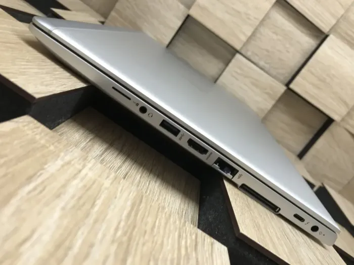 Ультрабук HP EliteBook 840 G6 / 14" (1920x1080) IPS Touch / Intel Core i7-8665U (4 (8) ядра по 1.9 - 4.8 GHz) / 8 GB DDR4 / 256 GB SSD M.2 / Intel UHD Graphics 620 / WebCam / Fingerprint / HDMI б/в - зображення 6